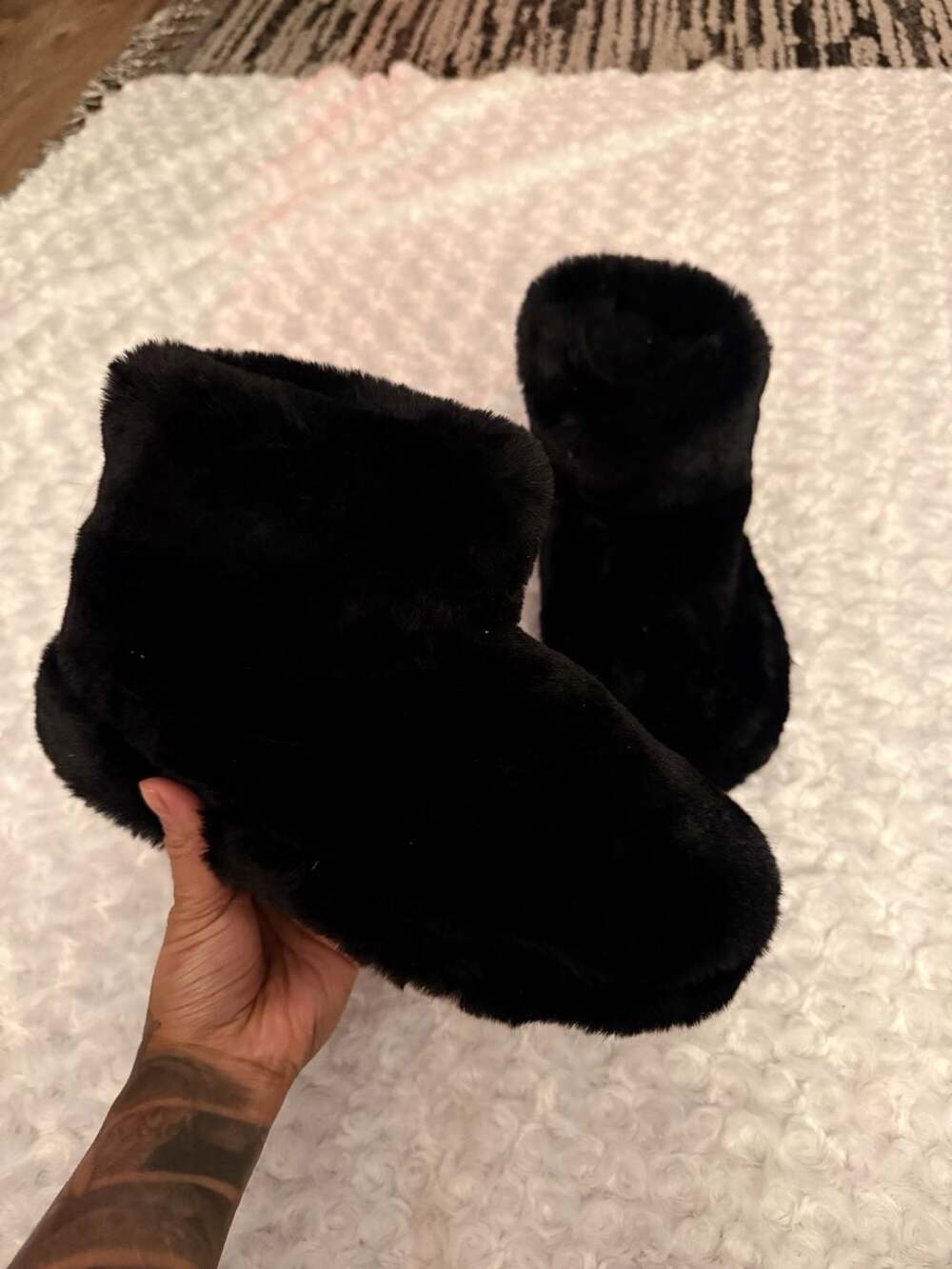 Fashion Nova Faux Fur Slippers / Boots